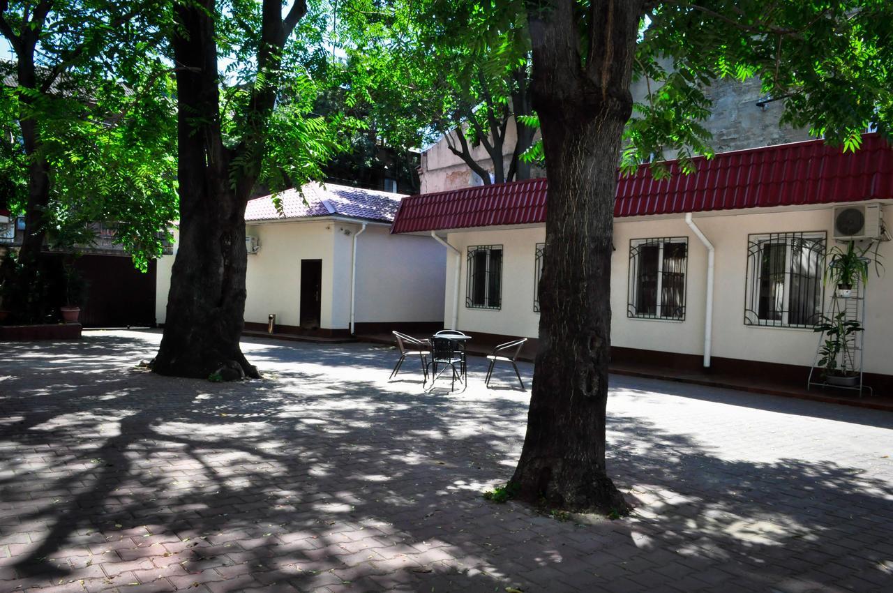 Old Courtyard Hostel Odesa Exterior photo