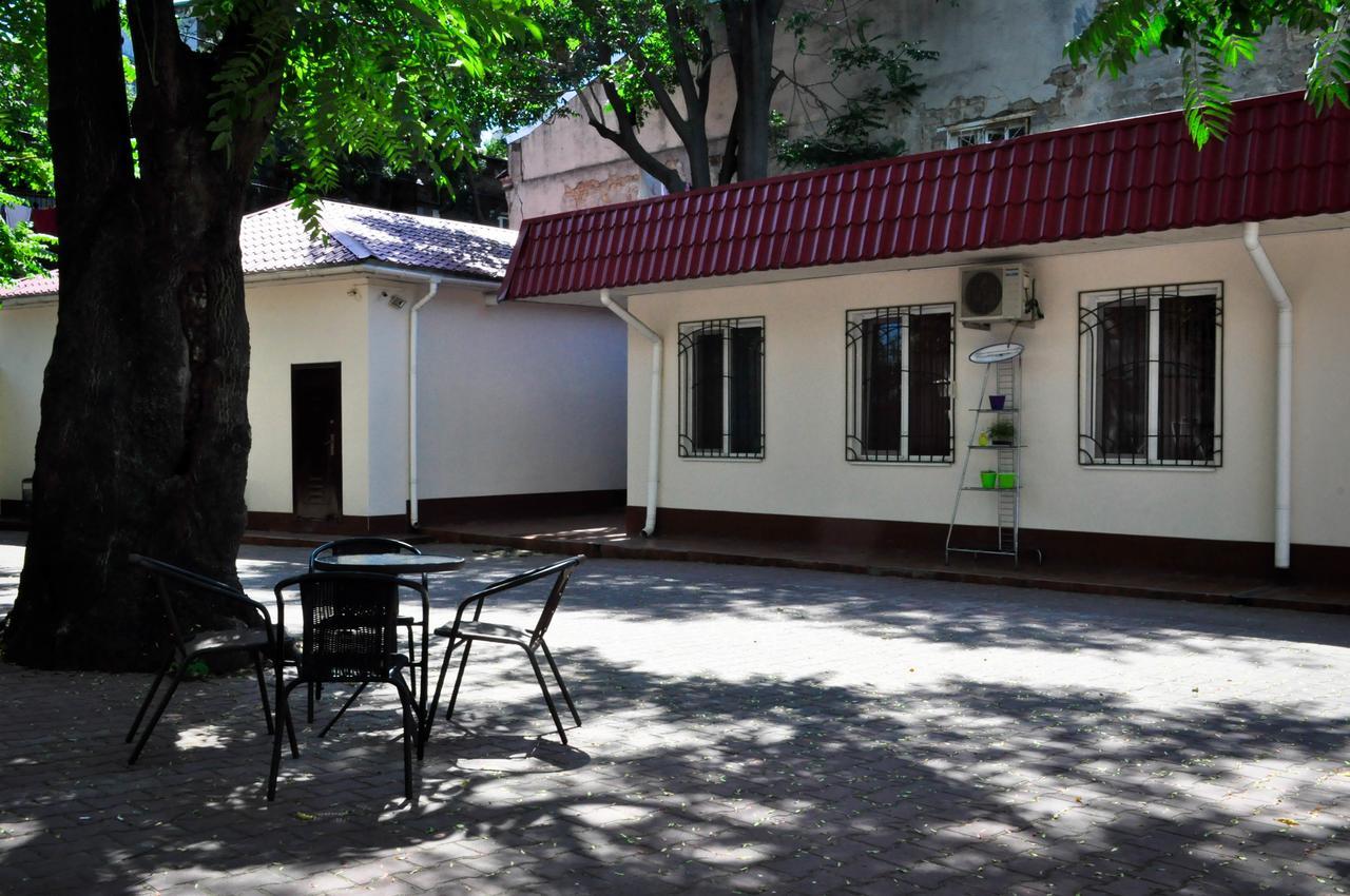Old Courtyard Hostel Odesa Exterior photo