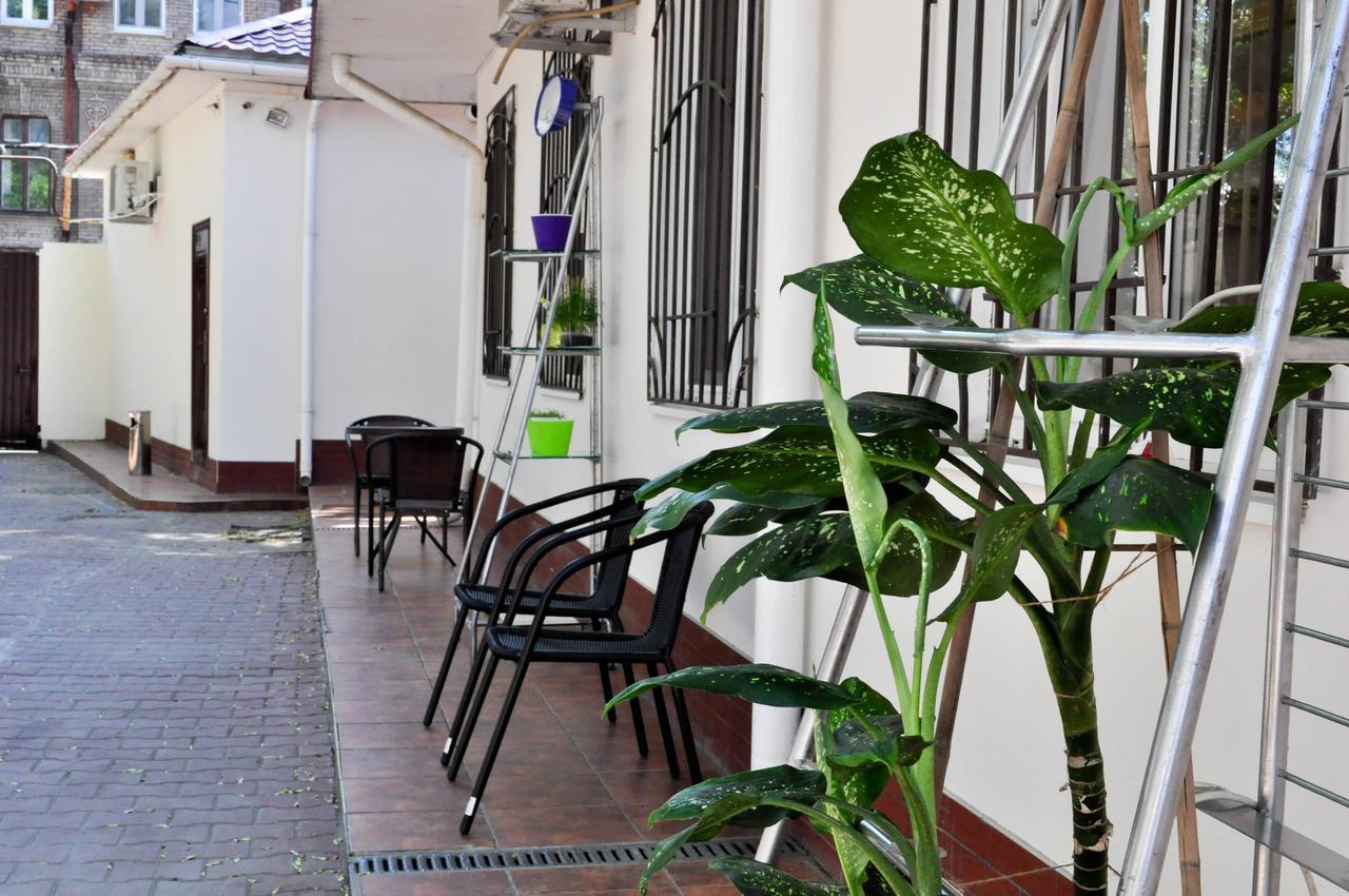 Old Courtyard Hostel Odesa Exterior photo