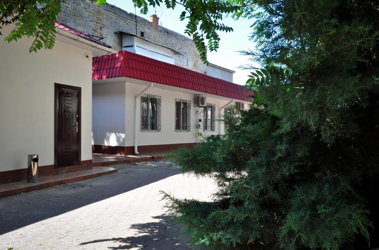 Old Courtyard Hostel Odesa Exterior photo