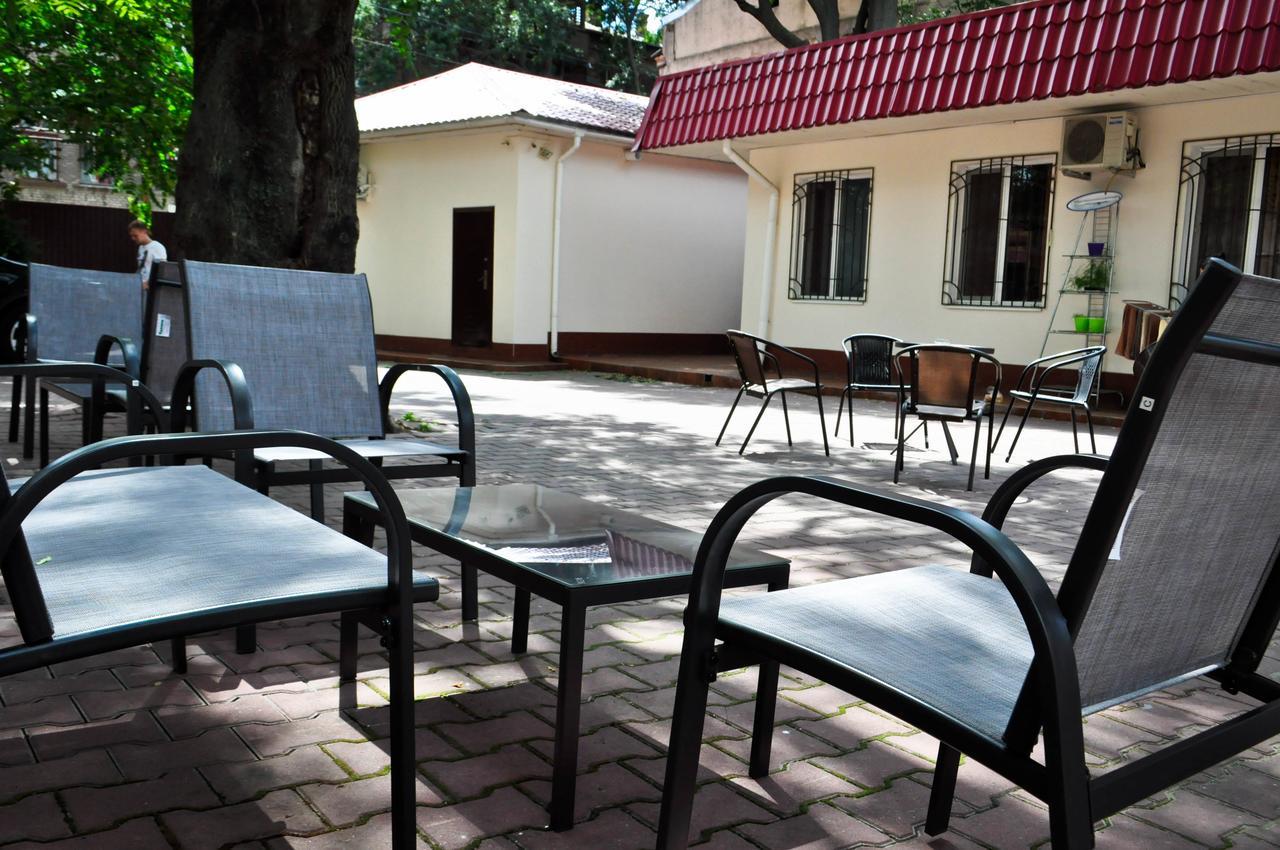Old Courtyard Hostel Odesa Exterior photo